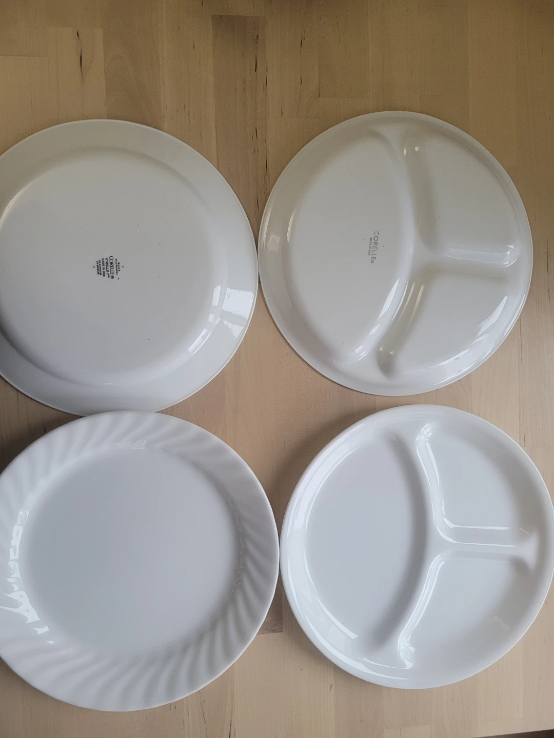 Set of 4 Corelle White Plates - 2 Divided, 2 Swirl Rim - photo 2