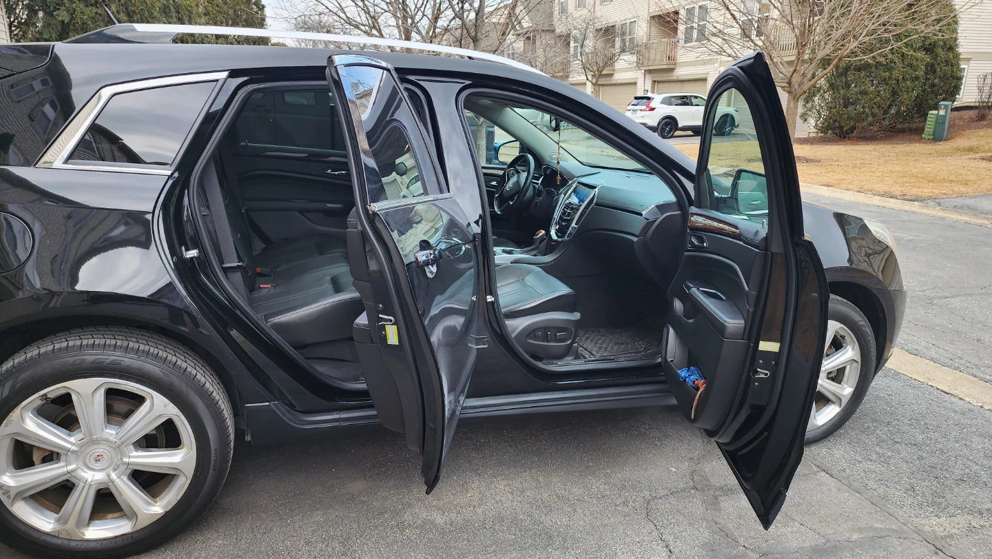Black Cadillac SRX Luxury AWD SUV - photo 4