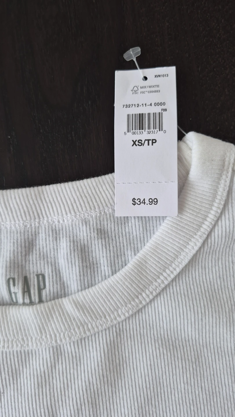 New Gap women's XSmall white tshirt, tags attached! - photo 2
