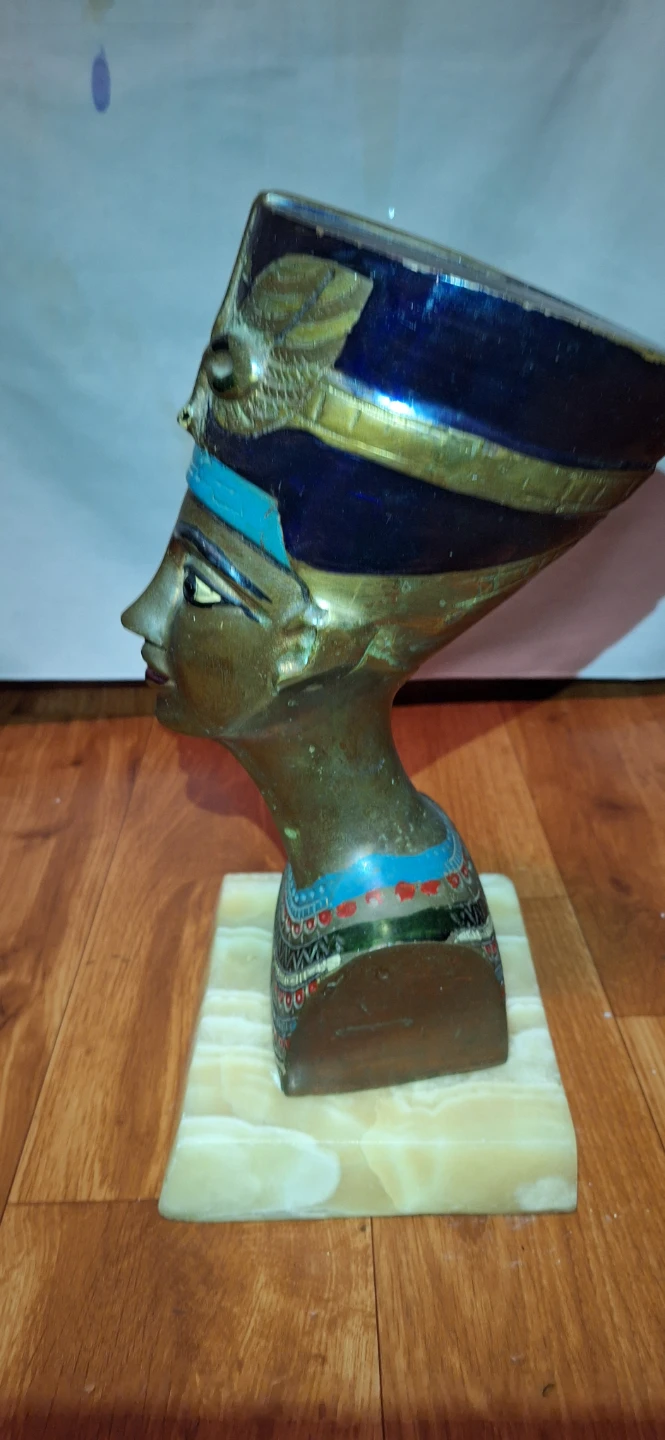 Egyptian Queen Nefertiti Bust Statue on Onyx Base - photo 2