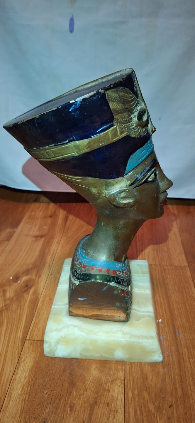 Egyptian Queen Nefertiti Bust Statue on Onyx Base - photo 3