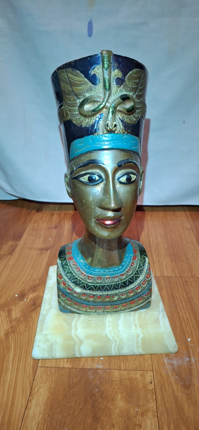 Egyptian Queen Nefertiti Bust Statue on Onyx Base - photo 4