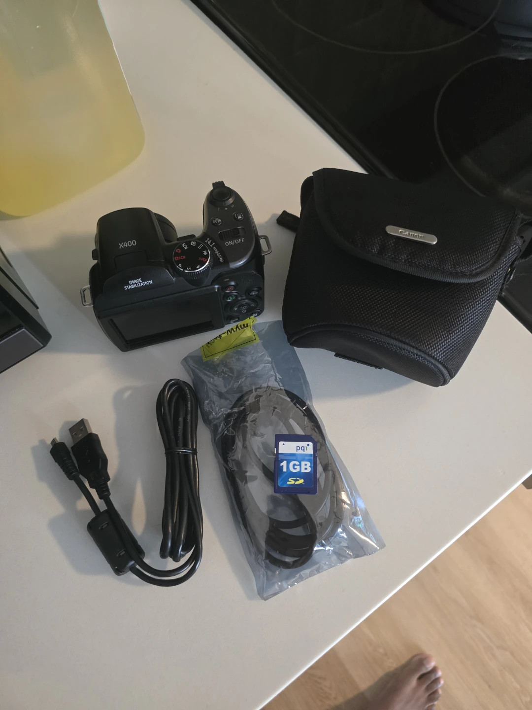 Black 14.1MP Digital Camera with 15x Optical Zoom and Case - photo 3