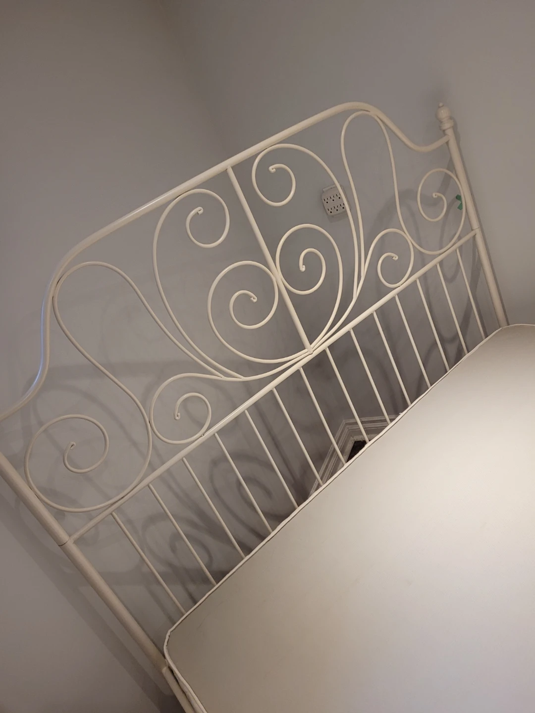 Ikea White Metal Bed Frame without Mattress - Queen size - photo 4