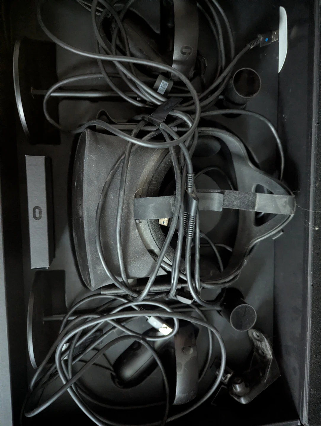 Oculus Rift Virtual Reality Headset and Controllers - photo 2