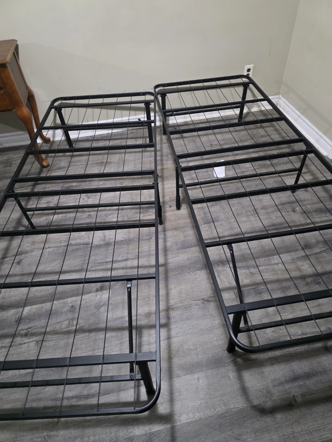 Queen Mattress with Metal Bed Frame - photo 4