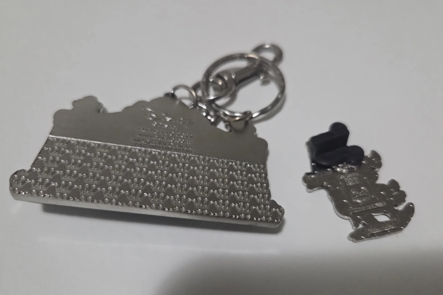 Disney Haunted Mansion Pin and Keychain set - photo 5
