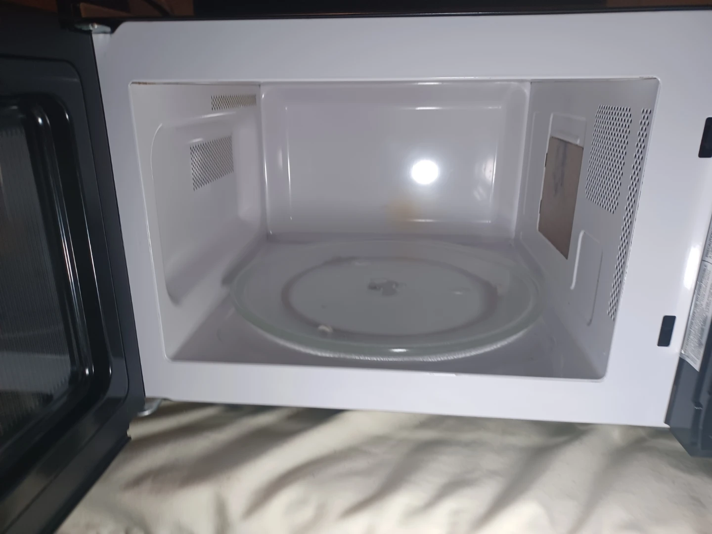 Hamilton Beach Microwave Oven - photo 4