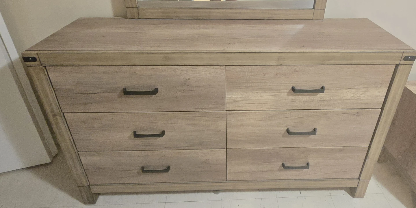 Like new dresser with mirror - photo 4