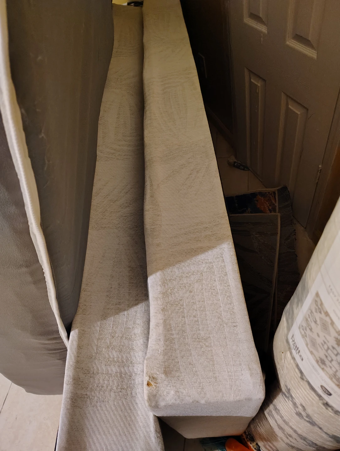 Queens size mattress and a spit bed bottom