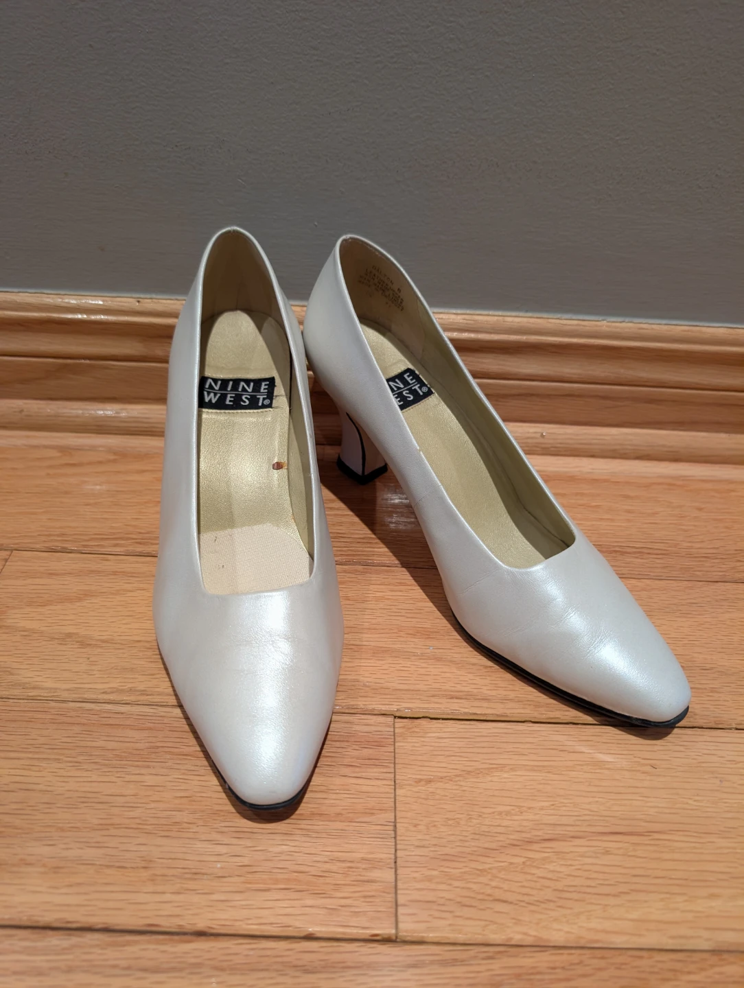 Nine West White Leather Pumps Size 7M