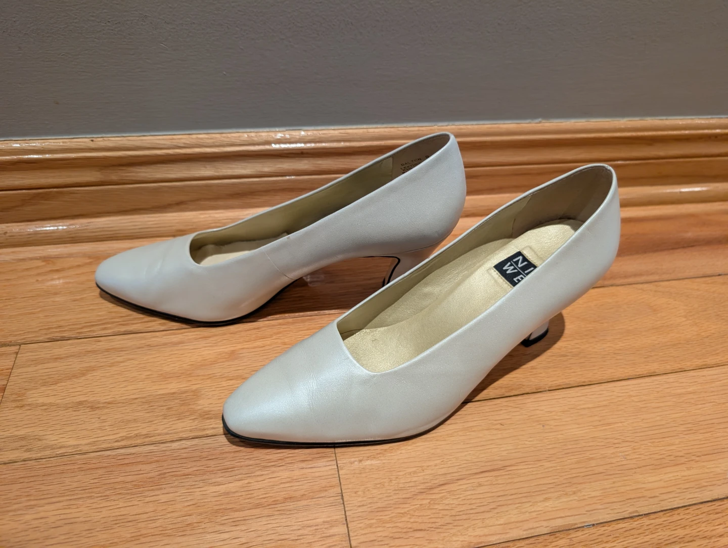 Nine West White Leather Pumps Size 7M - photo 2