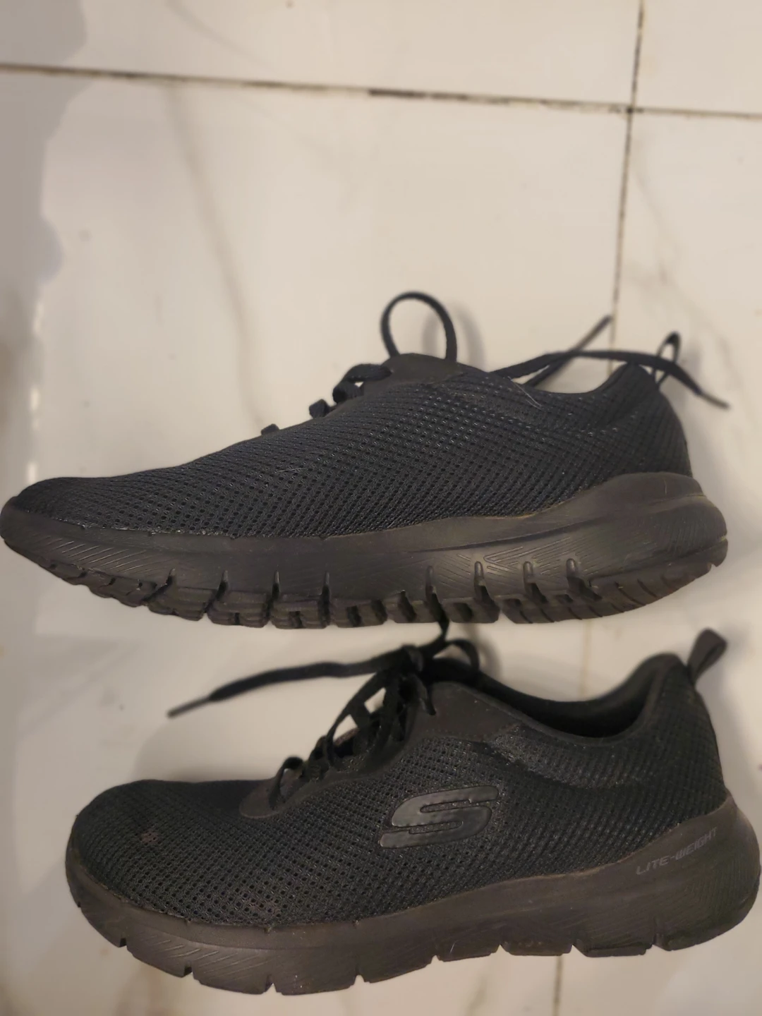 Women Sketchers Shoes Size 7 - photo 2