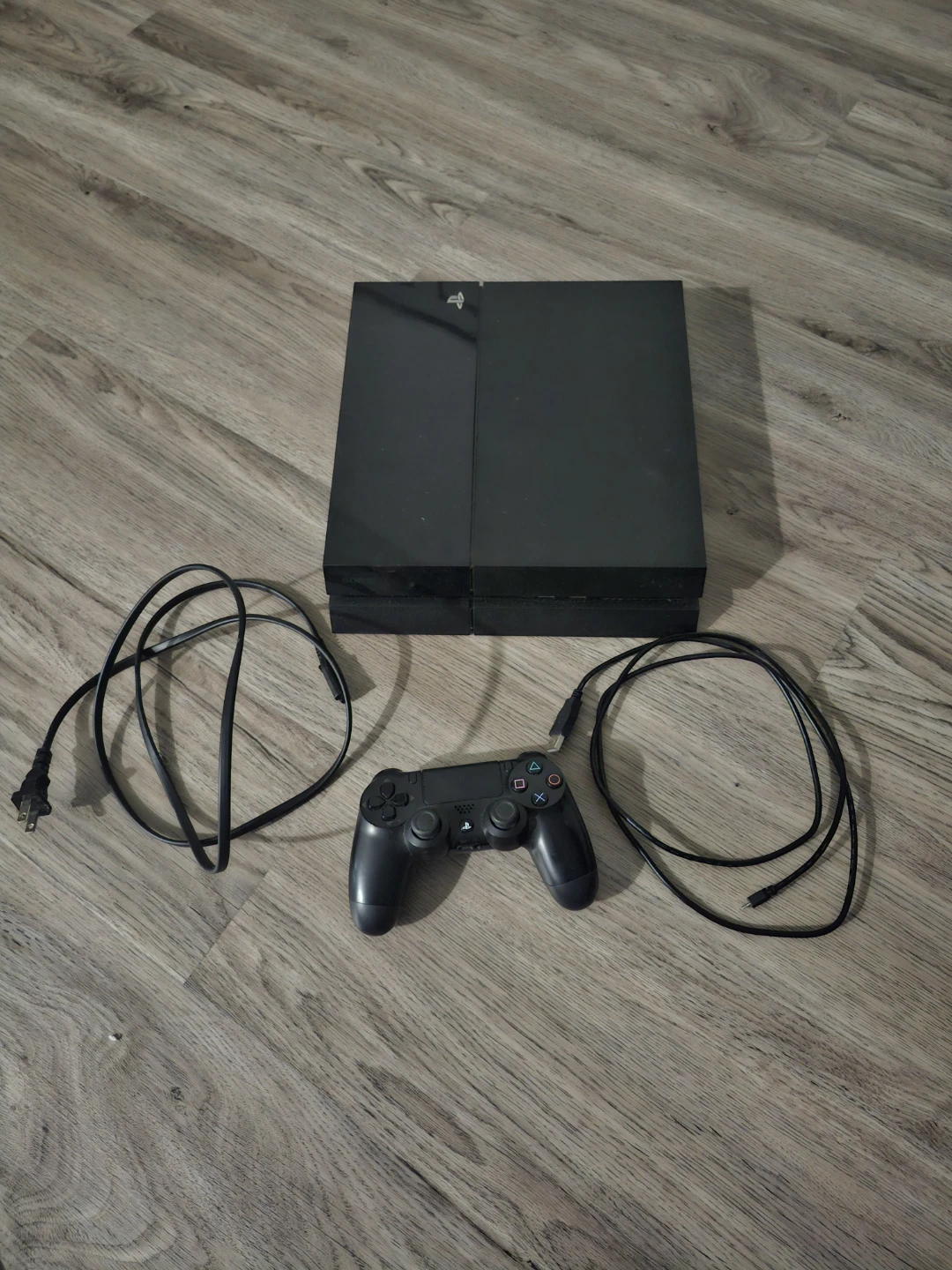 Sony PlayStation 4 PS4 Console with Controller