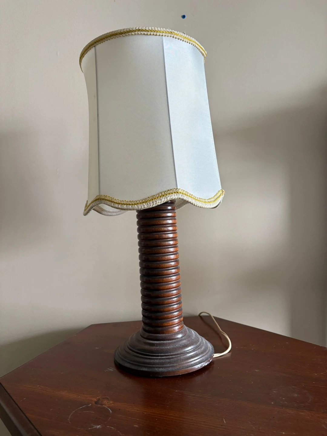 Vintage Wooden Side Table with Lamp - photo 2