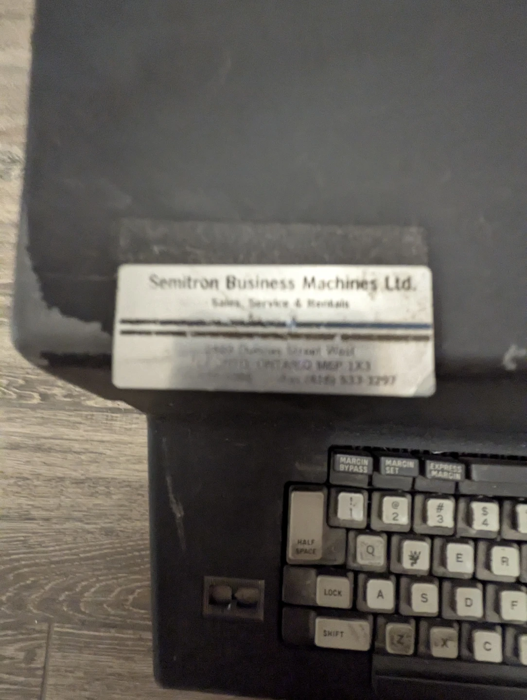 Olivetti electric typewriter - photo 4