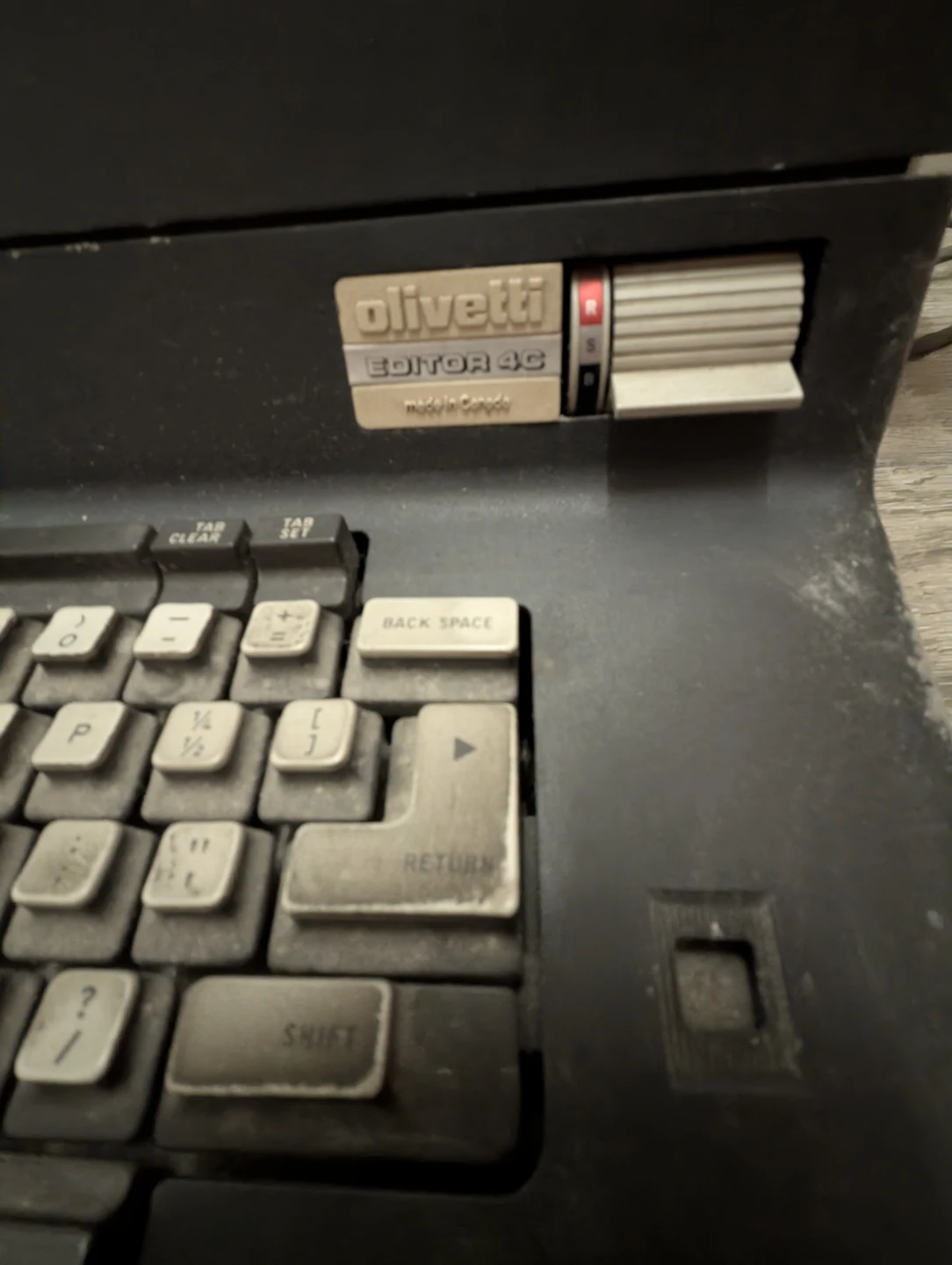 Olivetti electric typewriter - photo 5
