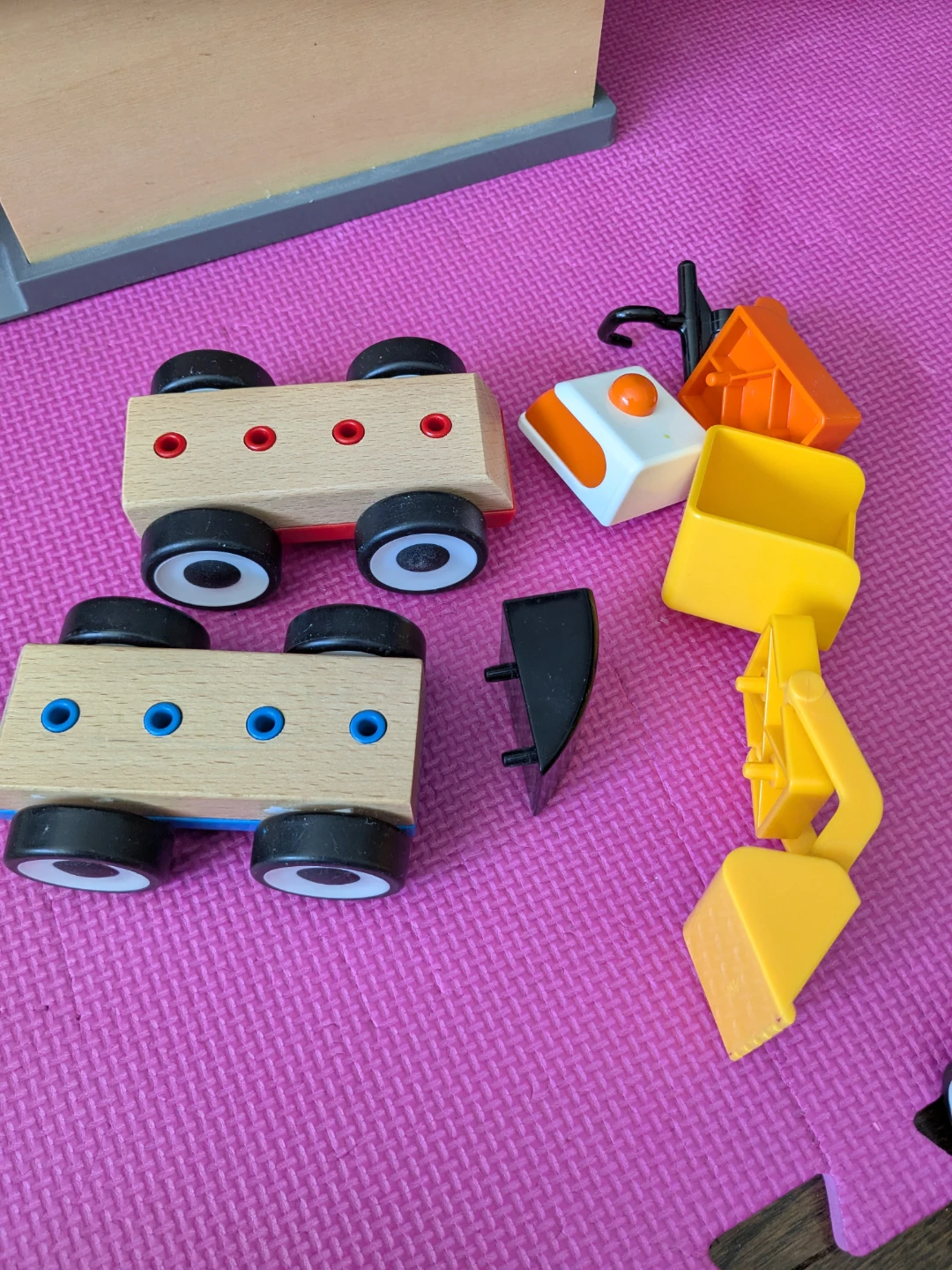 IKEA Wooden Toy Construction Vehicles and Garage Set - photo 4