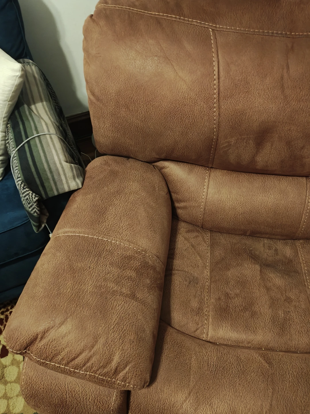 Brown soft leather recliner! It's Free! - photo 3