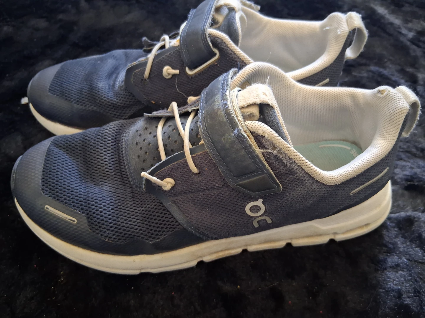 On Running Shoes Cloud Swift Kids Size 3.5 Navy Blue