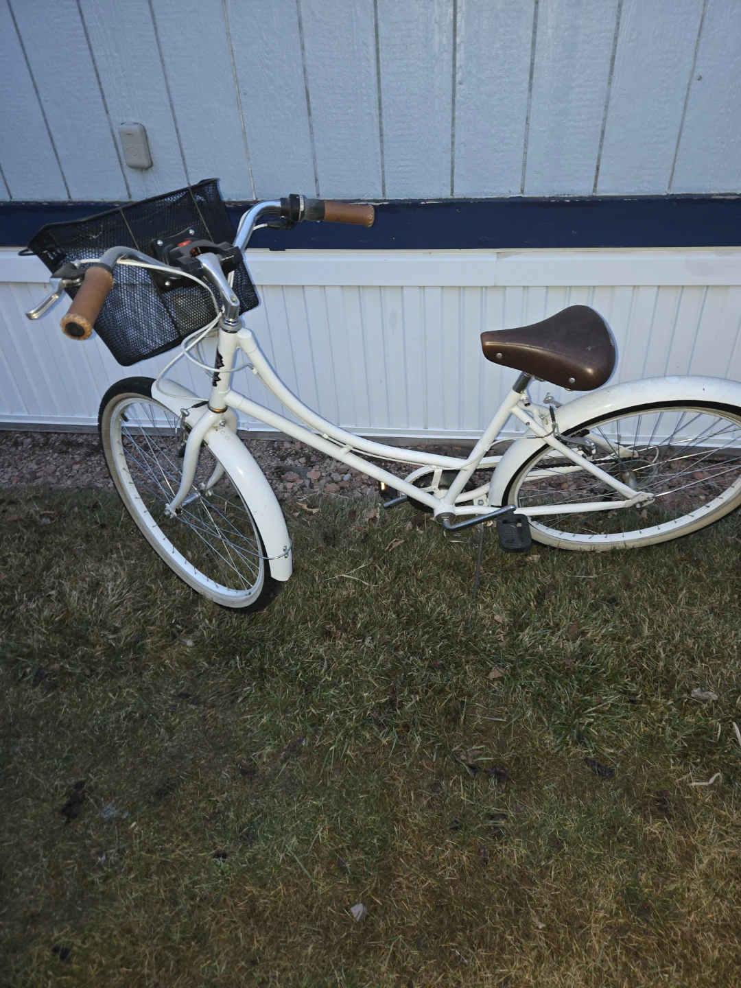 White Cruiser Bike with Front Basket