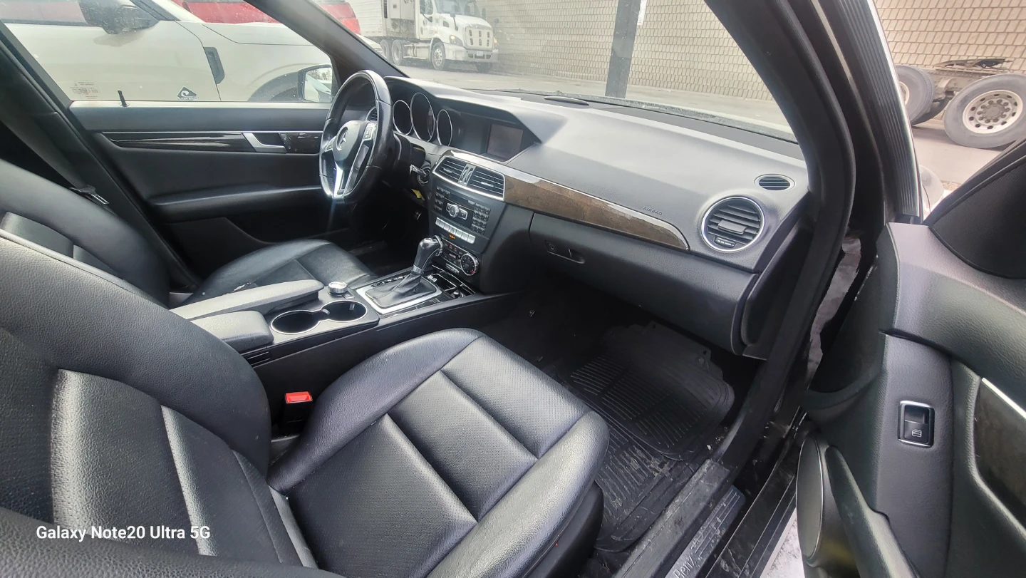 Mercedes-Benz C300 4MATIC Sedan - photo 4