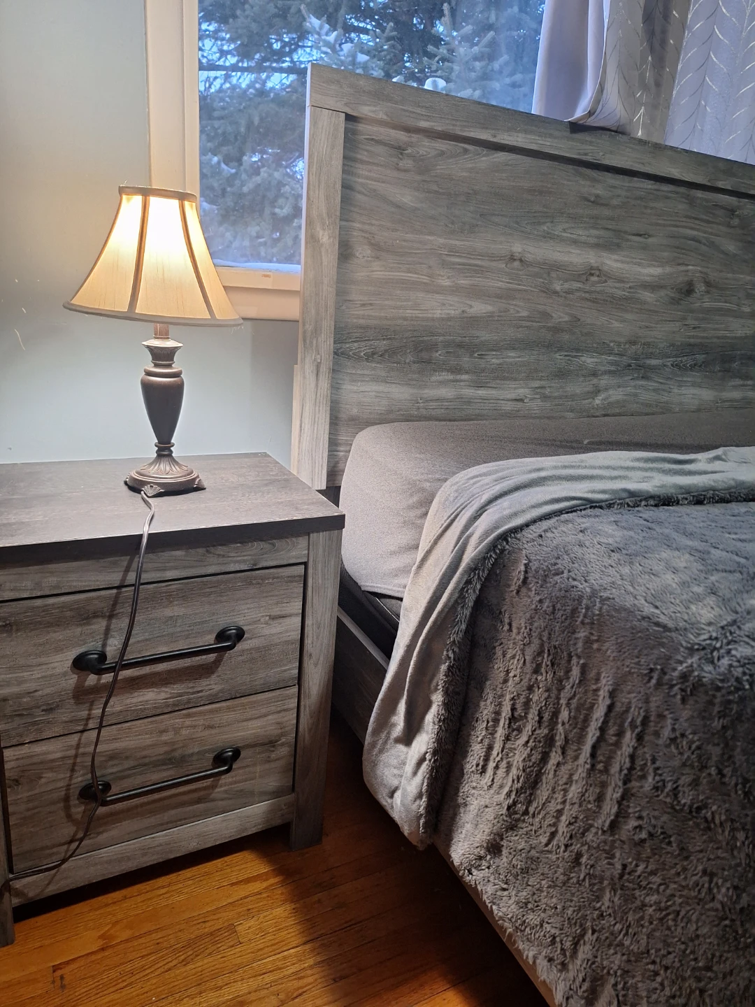 Grey Wood-Look Bedroom Set (Queen Bed, 2 Nightstands, Dresser) - photo 3