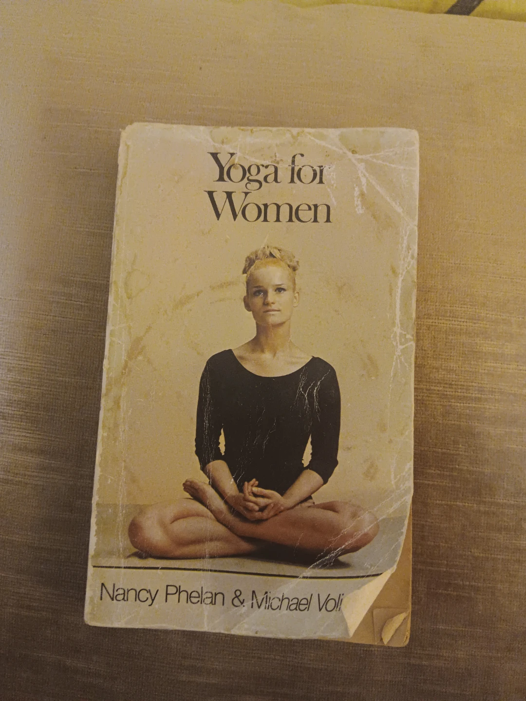 🥕Yoga for Women Book by Nancy Phelan & Michael Voli