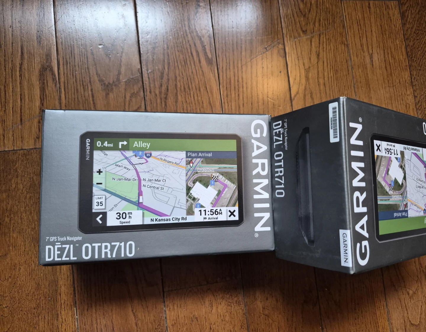 NEW Garmin dezl OTR710 GPS Truck Navigator