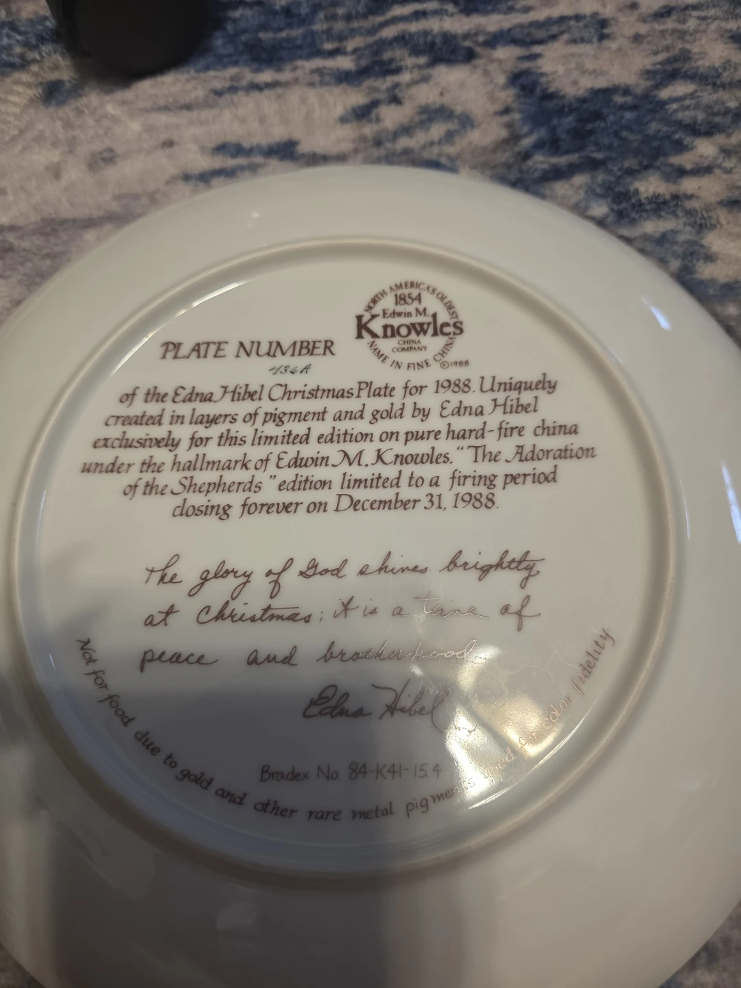 Edna Hibel 1988 Christmas Plate - photo 2