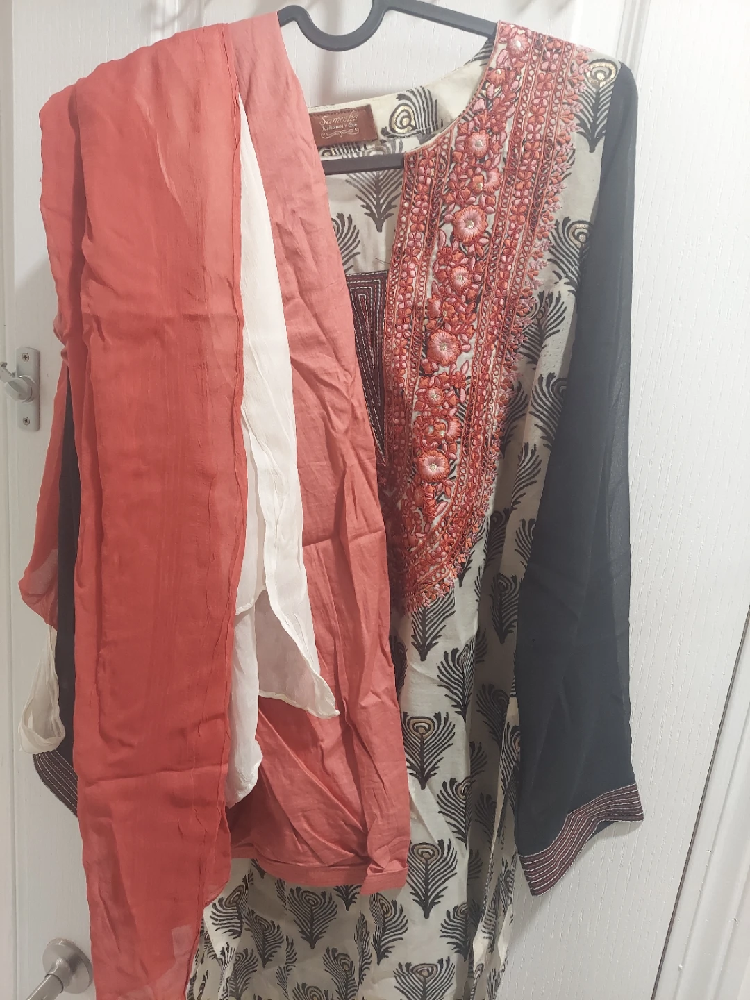 Women's Embroidered Kurti with Dupatta - photo 2