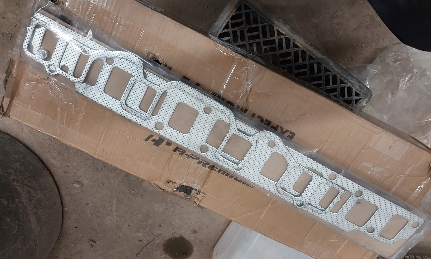 4.2L Exhaust Manifold - photo 3