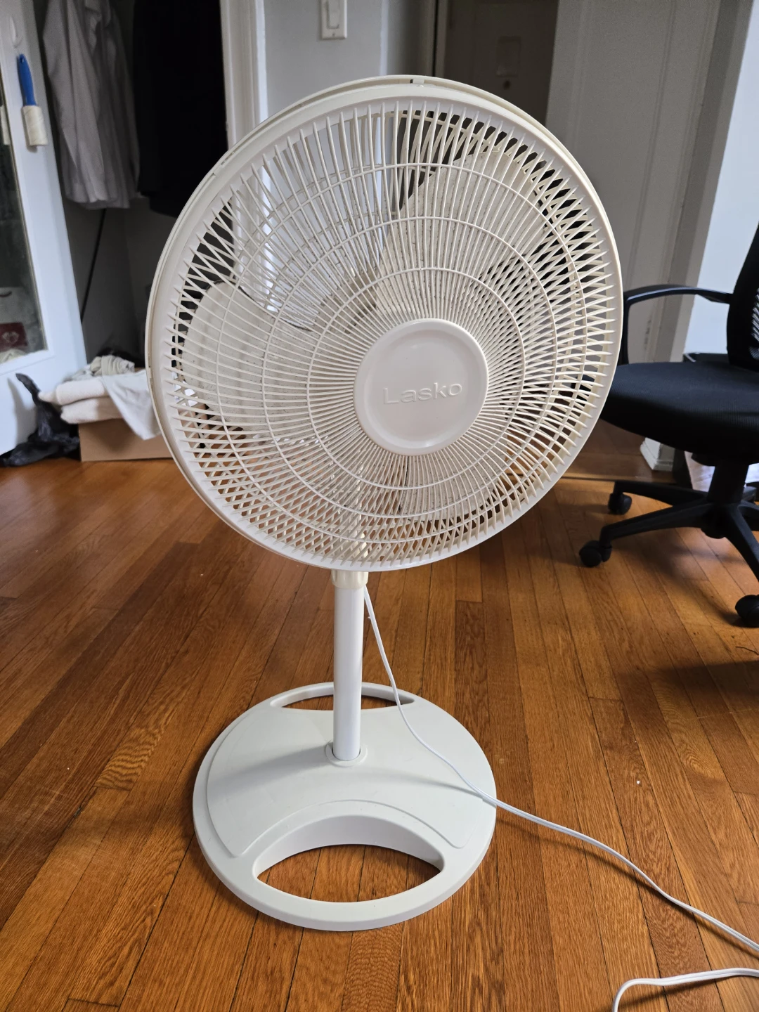 Lasko 16" Oscillating 3-Speed Pedestal Fan