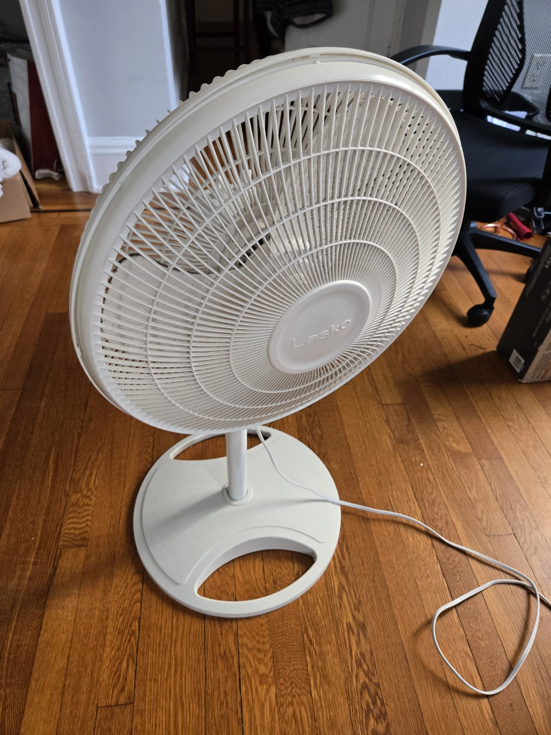 Lasko 16" Oscillating 3-Speed Pedestal Fan - photo 2