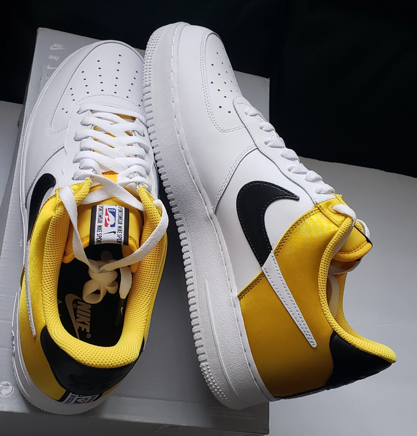 Brand new Nike Air Force 1 07 NBA model for sale size US13 - photo 4