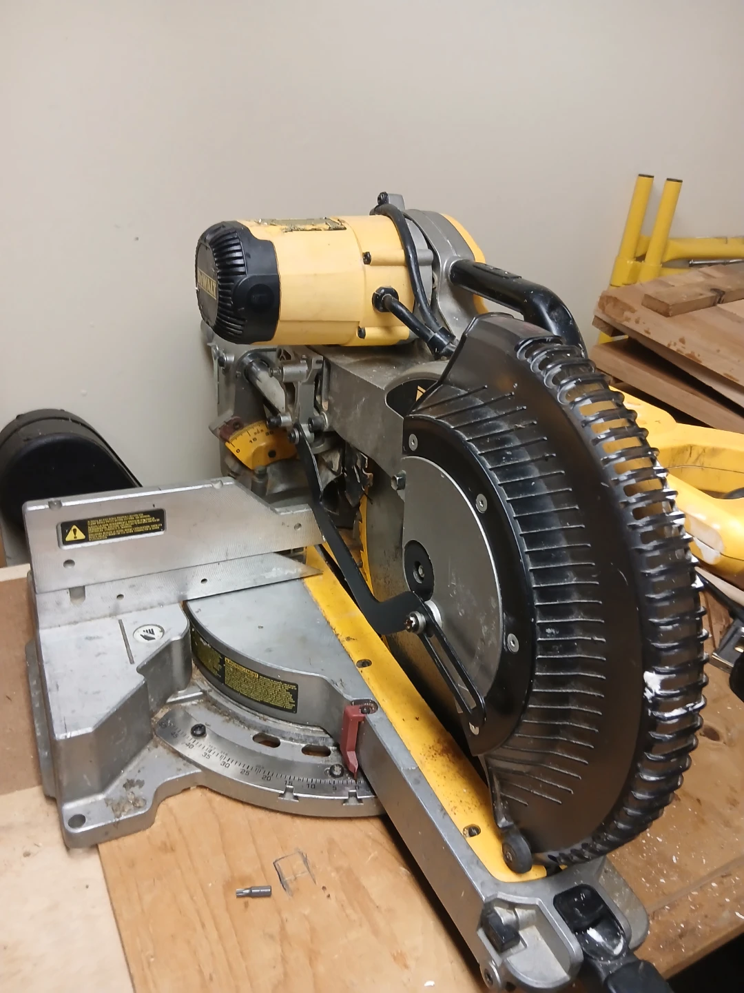 DEWALT DW782 Double Bevel Sliding Compound Miter Saw