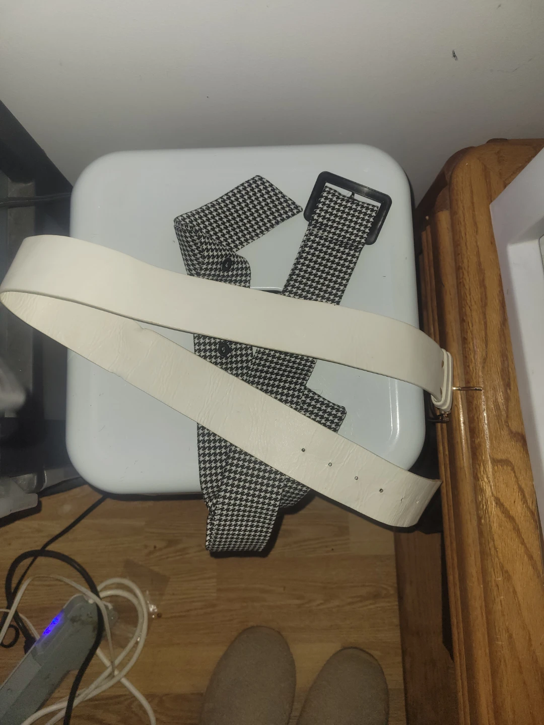 🥕FREE White and Houndstooth Pattern Belt🥕