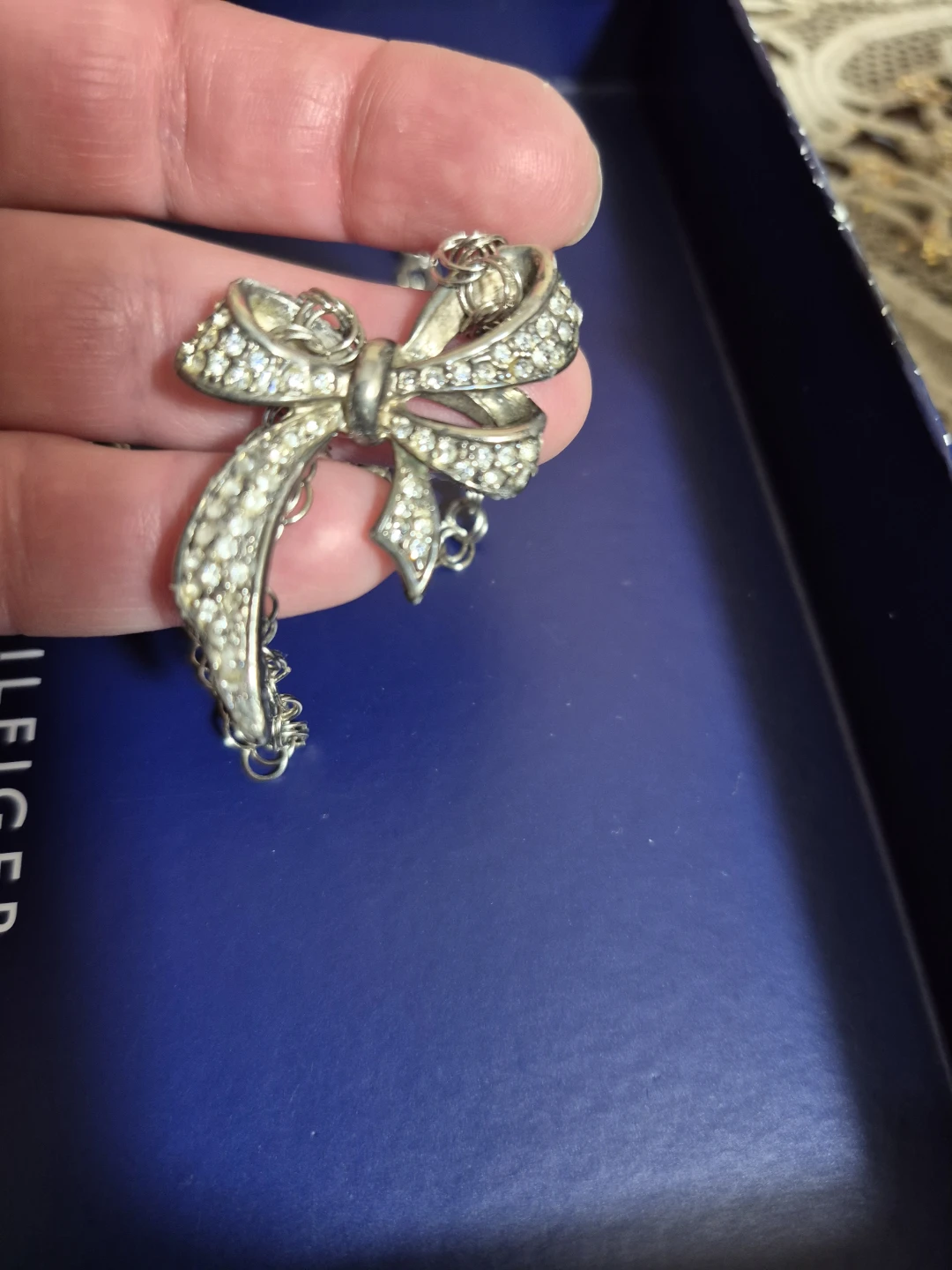 Silver Tone Bow Necklace - photo 4