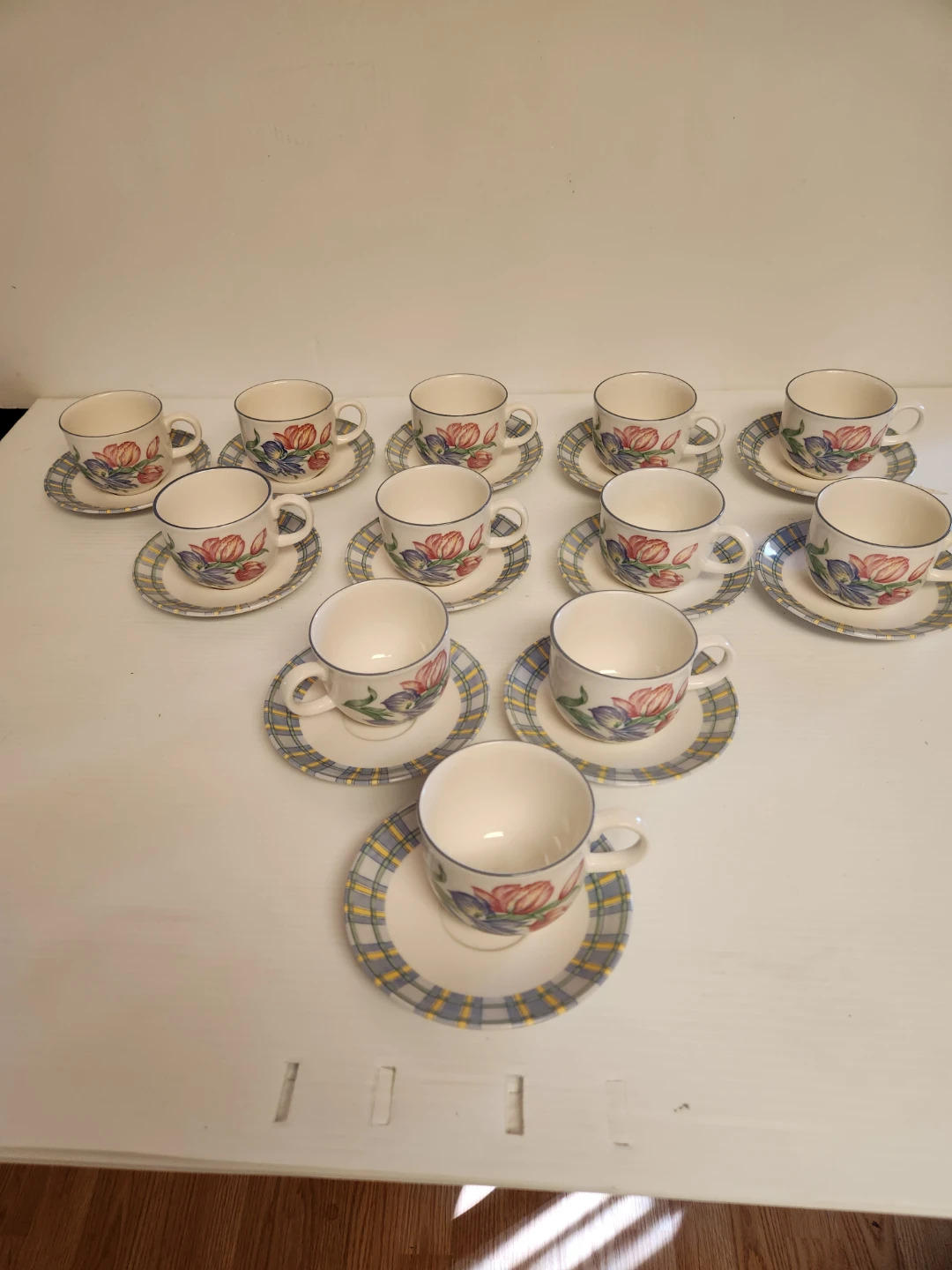Royal Doulton Expressions Lomond Teacup & Saucer Set (12 pcs)