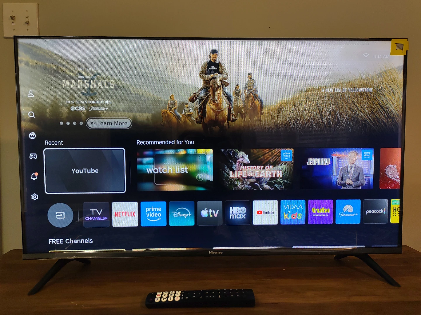 Hisense 40-inch TV with TV stand - photo 3