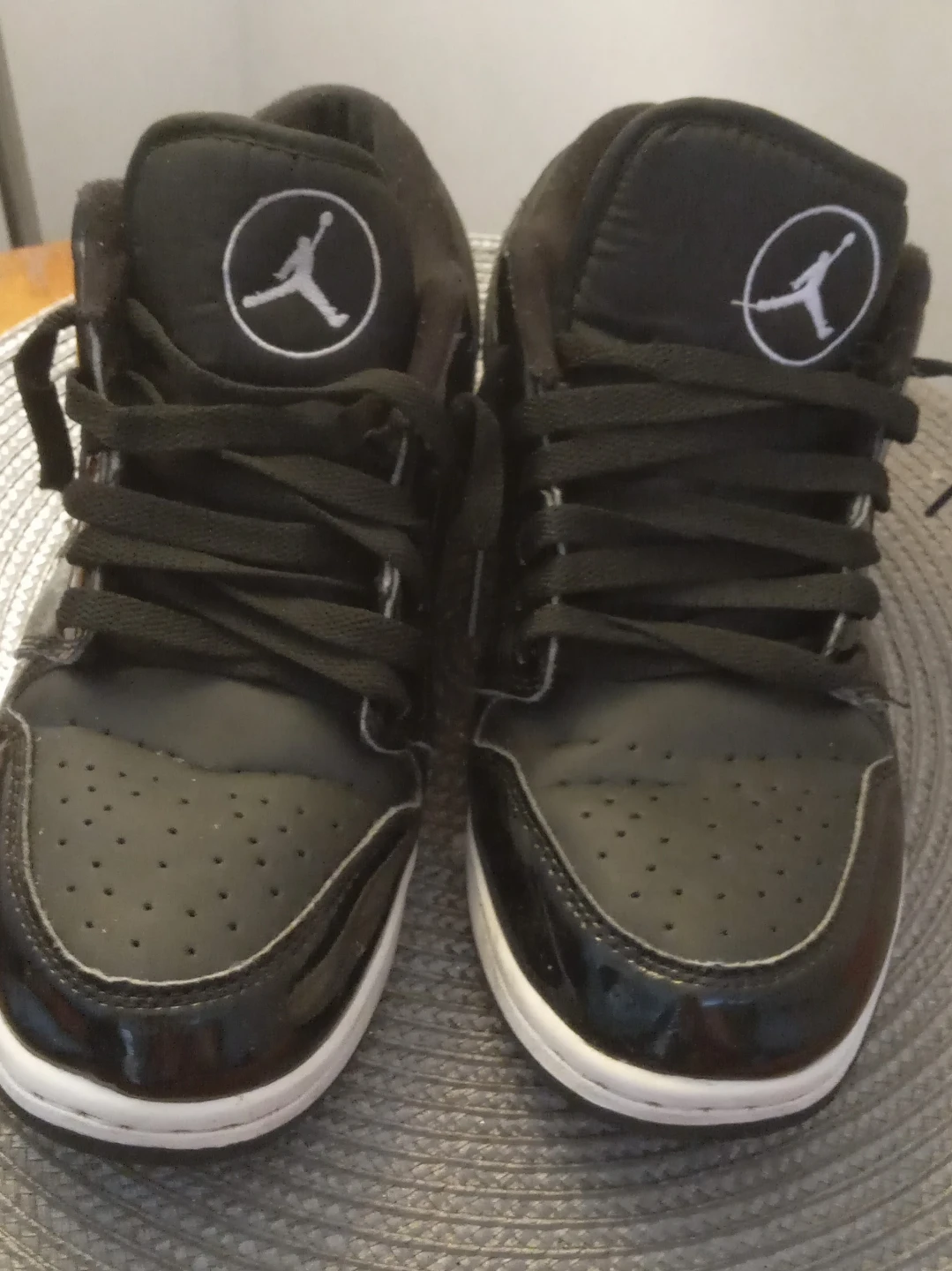 Air Jordan 1 Mid Black Sneakers