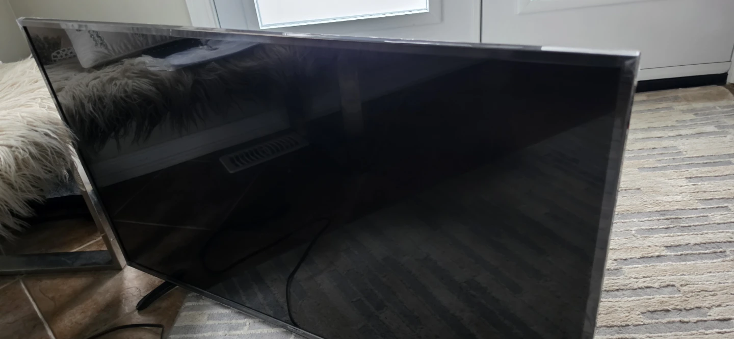 Sharp TV 43 Inch LED LCD - photo 2