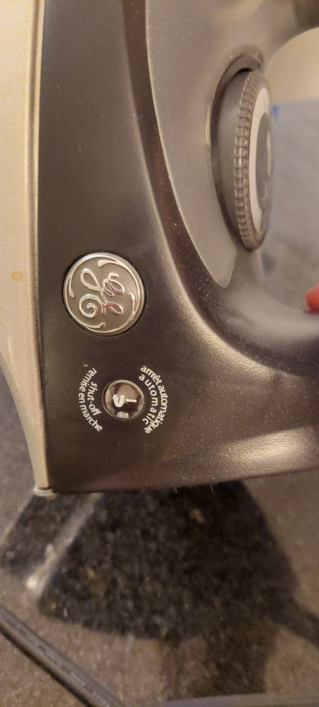 GE Clothes Iron - photo 4