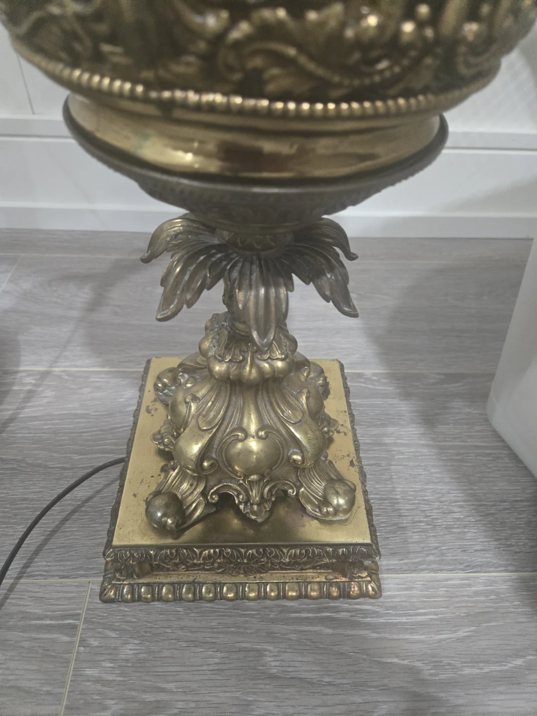 Vintage Ornate Brass Table Lamp with Cream Shade - photo 3