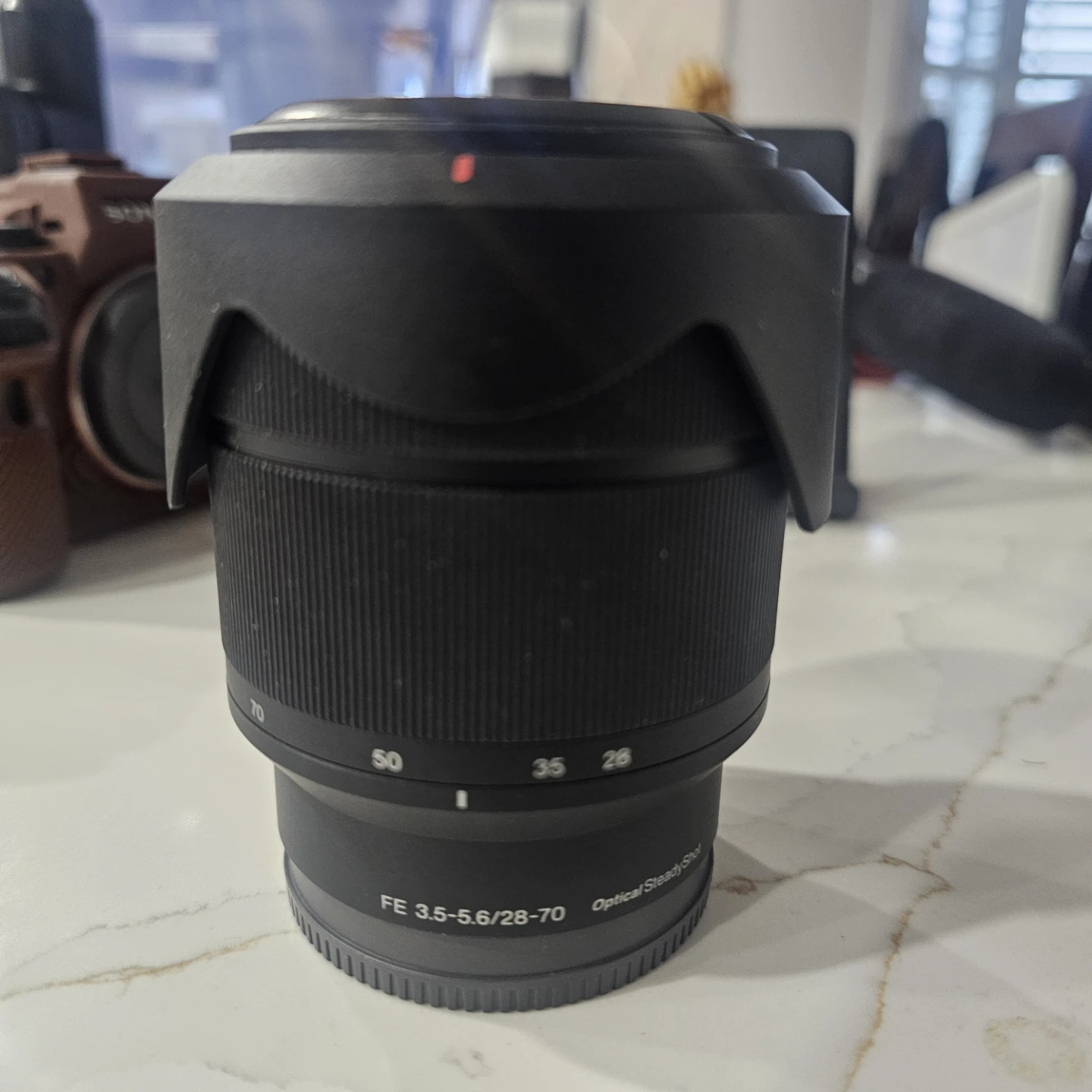 Sony FE 3.5-5.6/28-70 OSS Lens - photo 3