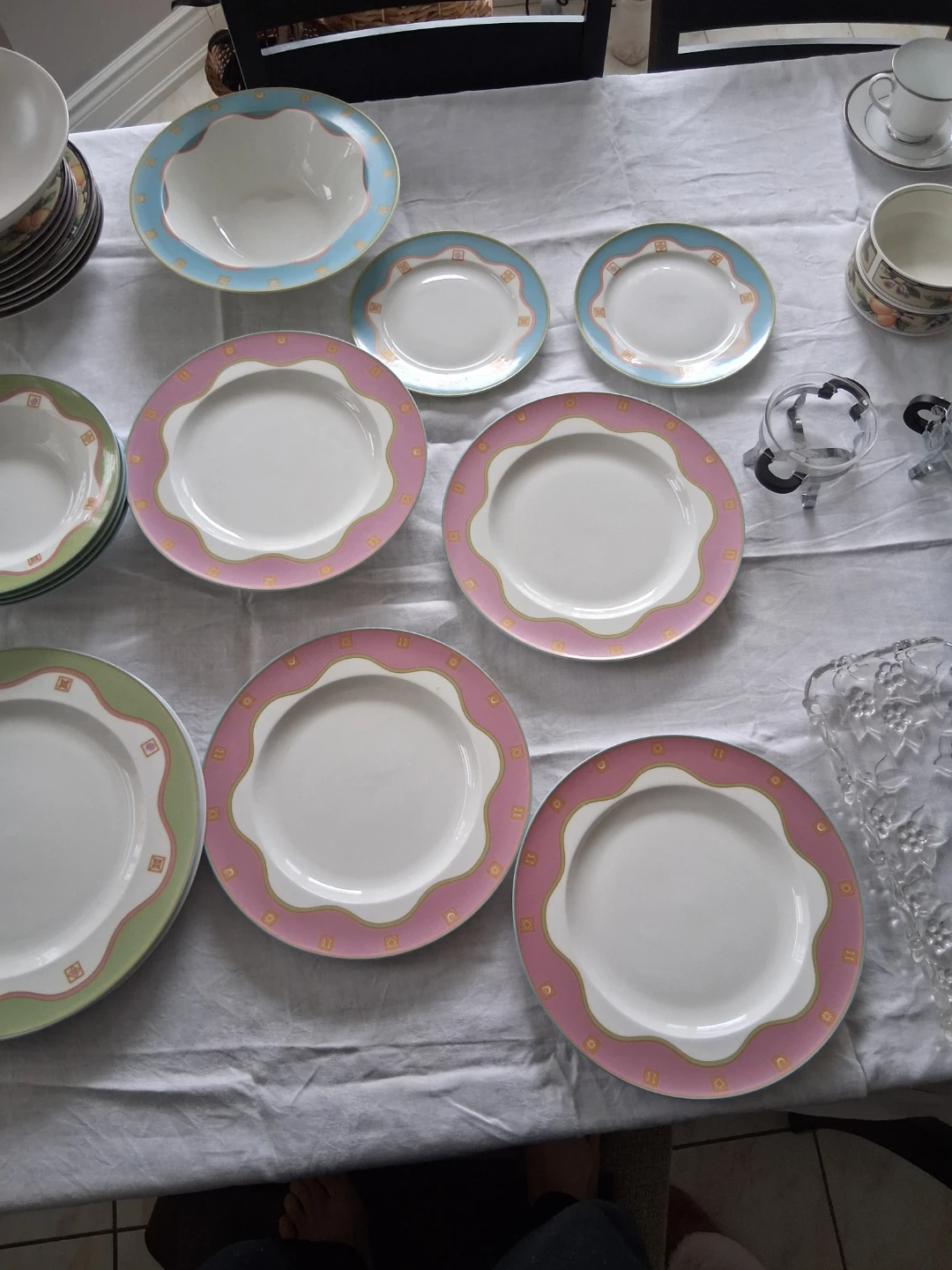 Set of Dinner Plates and Serving Bowl