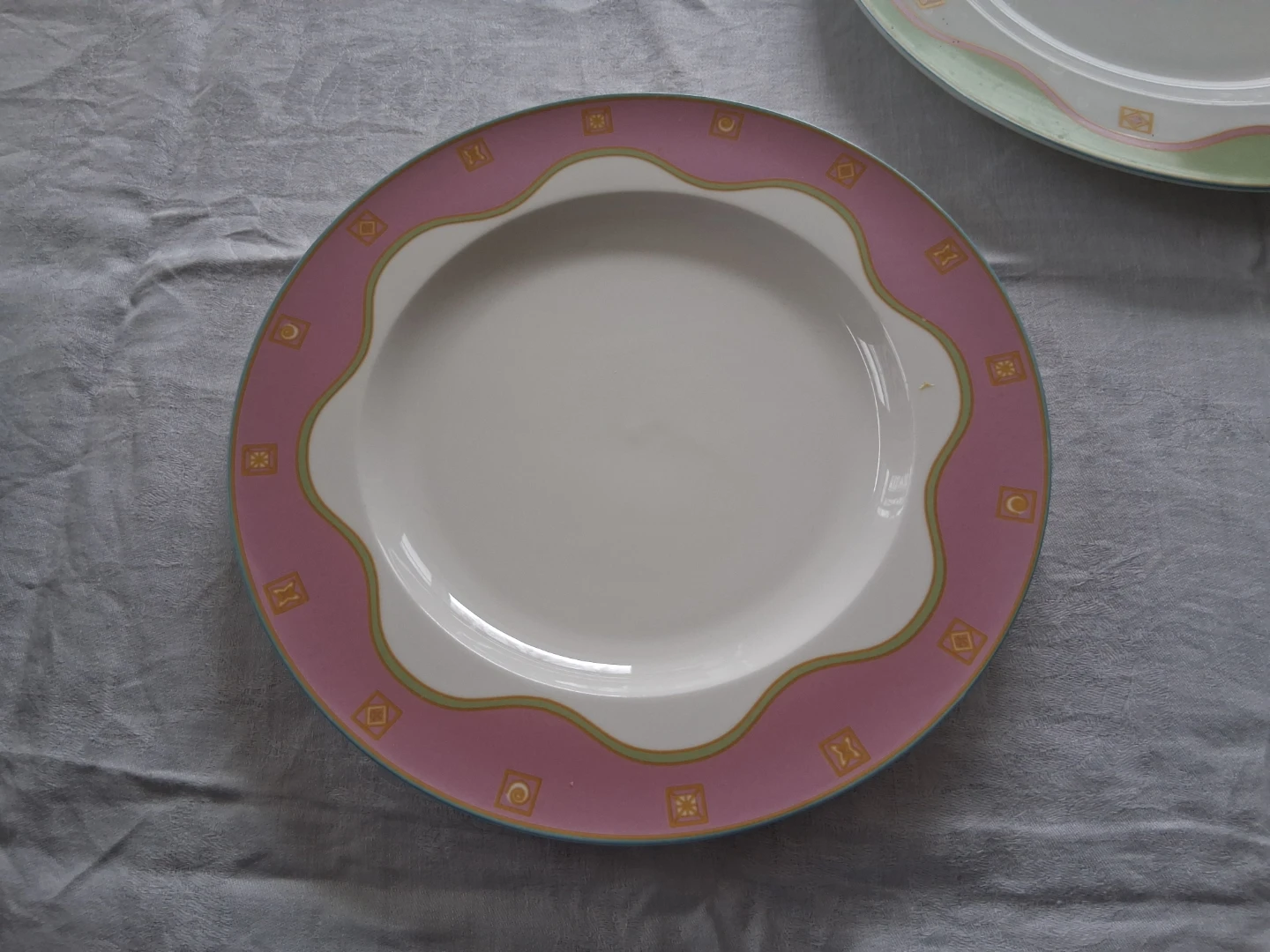 Set of Dinner Plates and Serving Bowl - photo 2