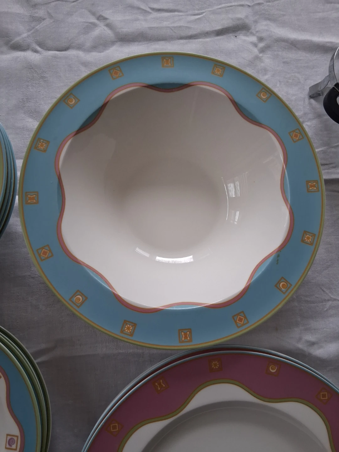 Set of Dinner Plates and Serving Bowl - photo 5