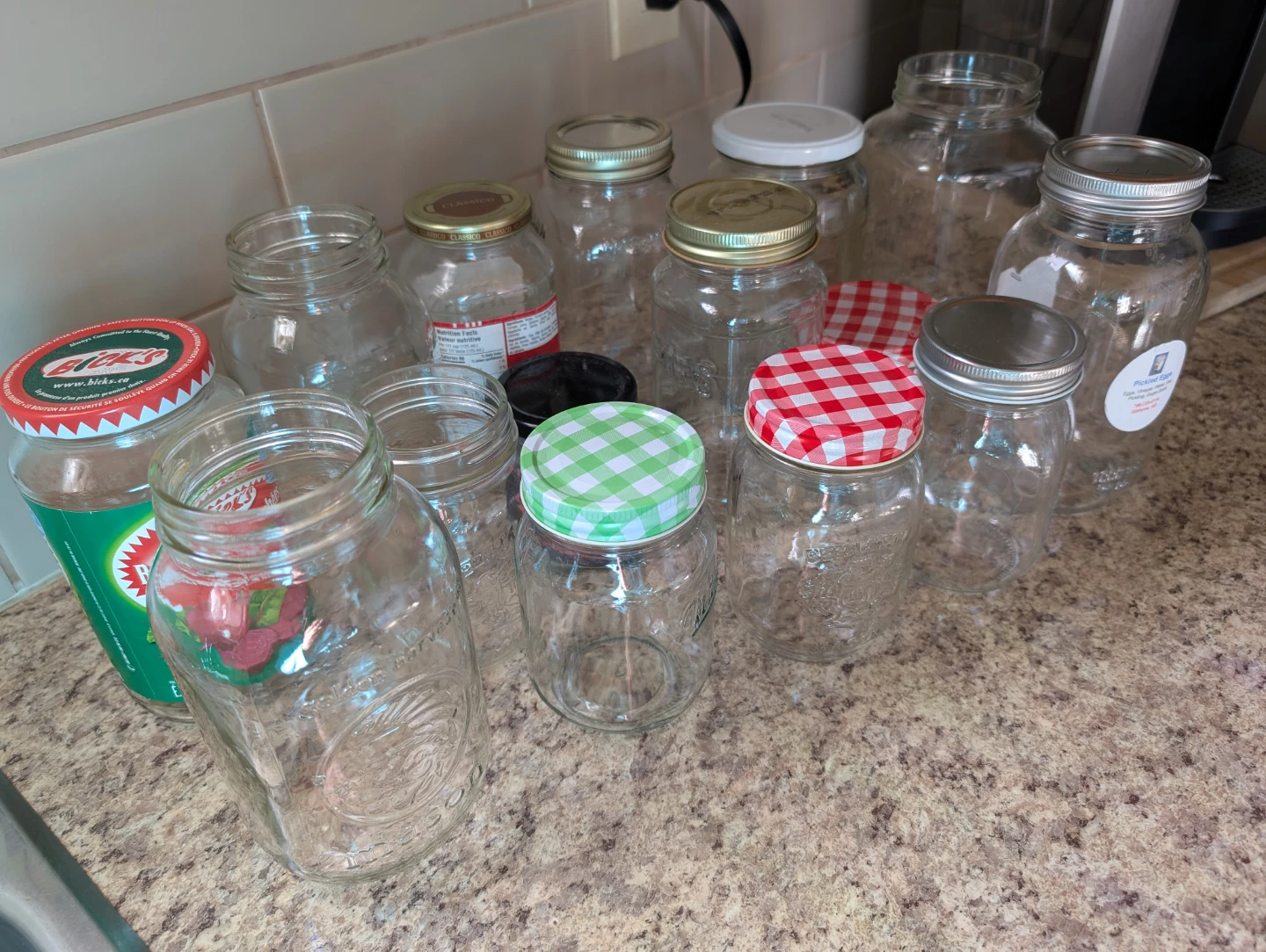 Assorted Glass Jars 🆓 - photo 2