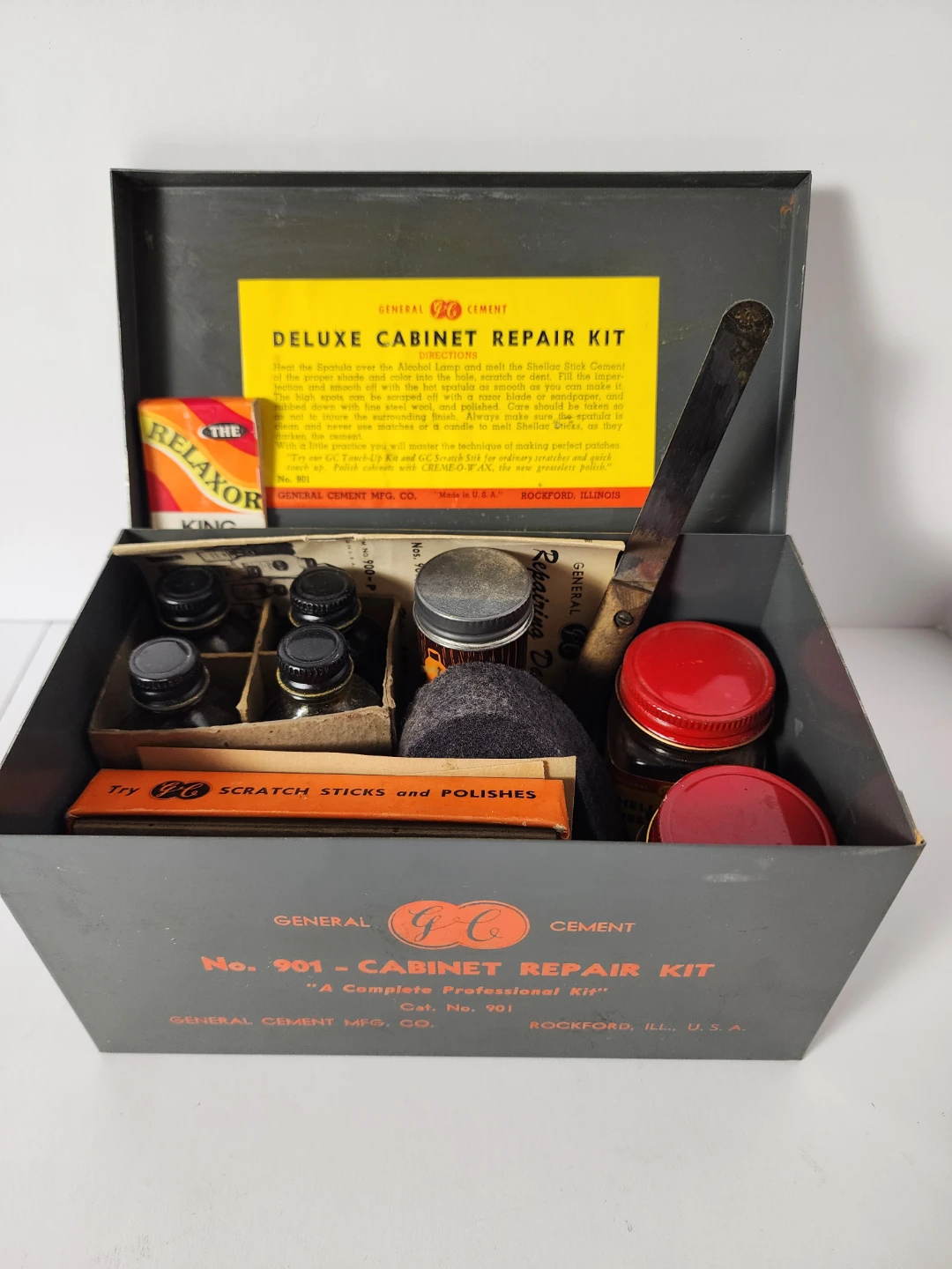 Museum-Quality 1941 General Cement No. 901 Deluxe Repair Kit - photo 2